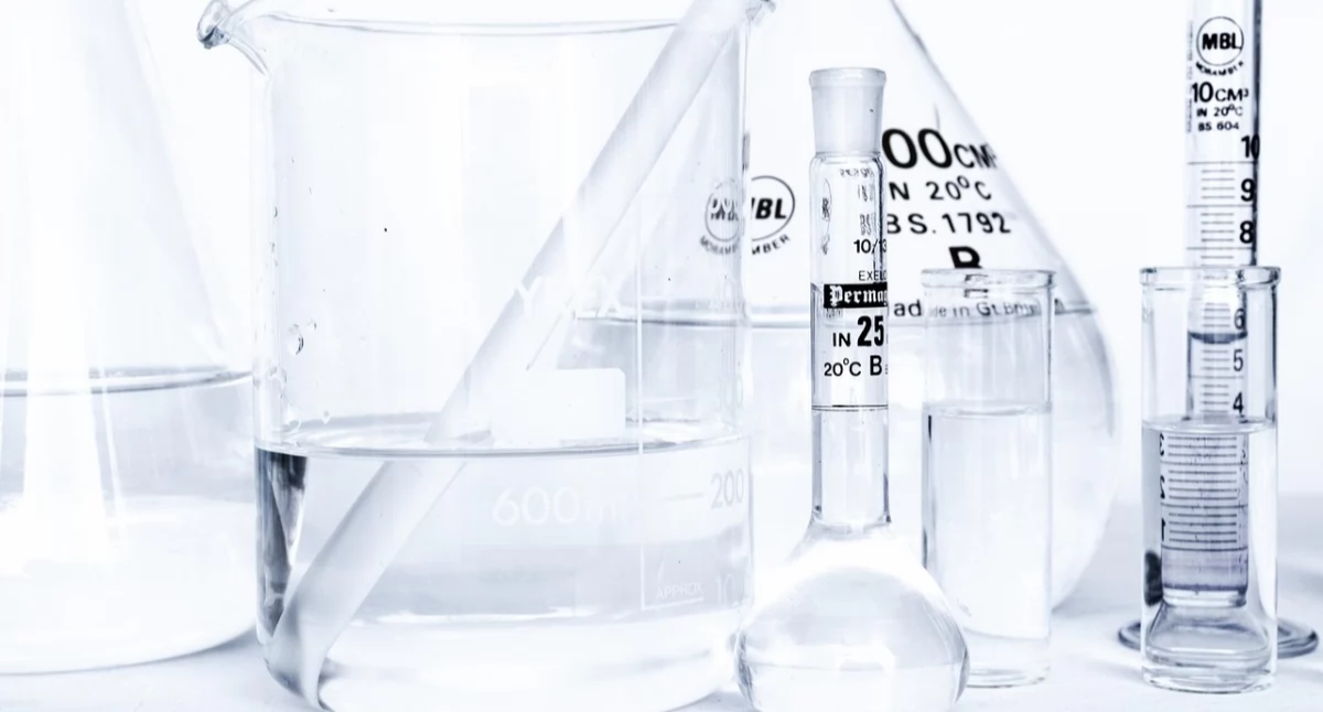 Informator / Materiały zewnętrzne , Profesjonalne plastiki laboratoryjne gwarancja precyzji bezpieczeństwa - zdjęcie, fotografia