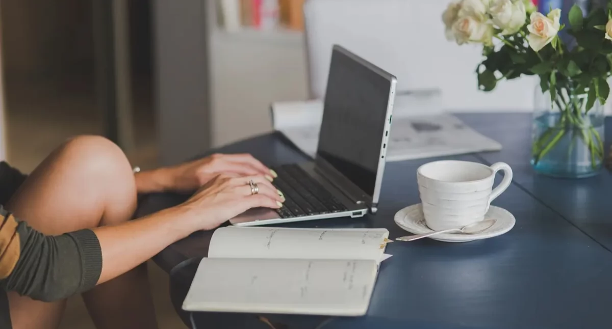 Informator / Materiały zewnętrzne , warto dopłacać wodoodporne laptopa - zdjęcie, fotografia
