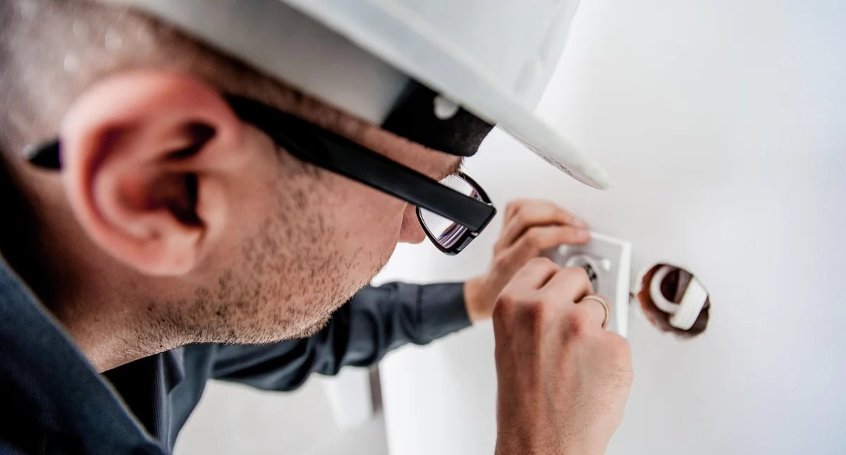 Informator / Materiały zewnętrzne , Dlaczego warto wybrać profesjonalnego elektryka Kluczowe zalety fachowego wykonania instalacji elektrycznej - zdjęcie, fotografia