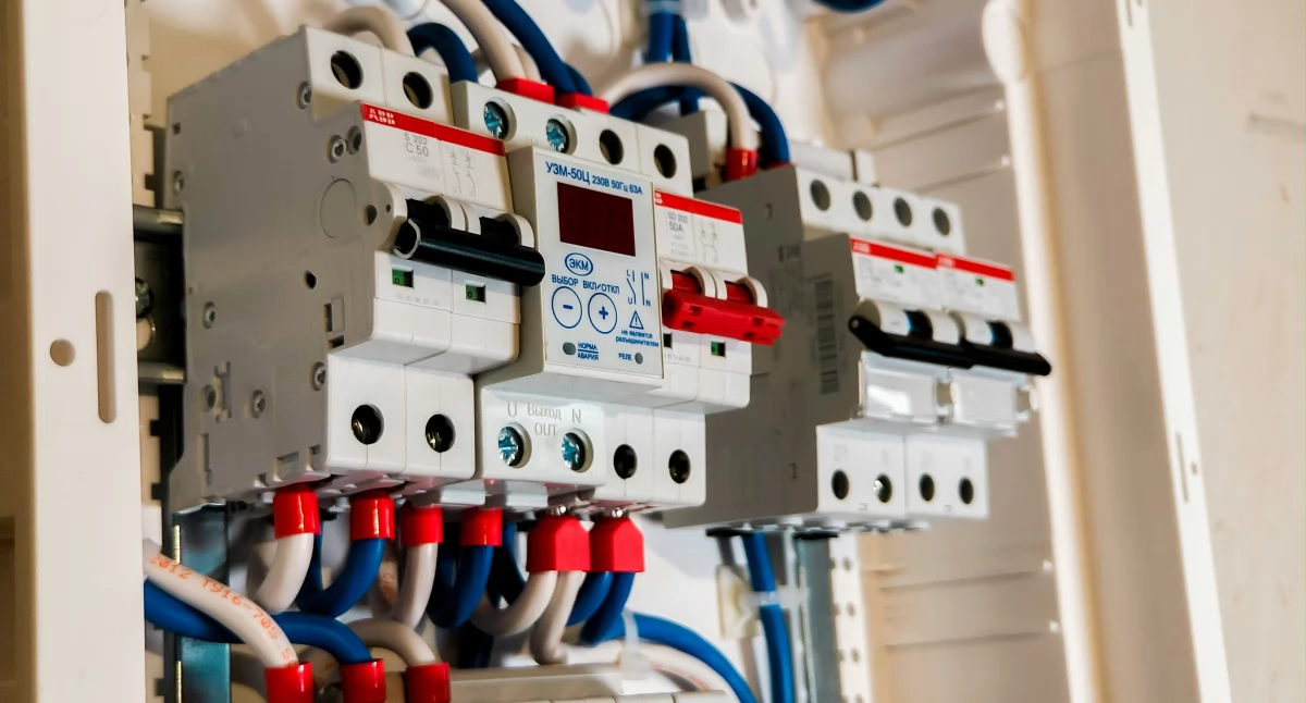 Informator / Materiały zewnętrzne , czego służy wyłącznik różnicowoprądowy instalacji elektrycznej - zdjęcie, fotografia