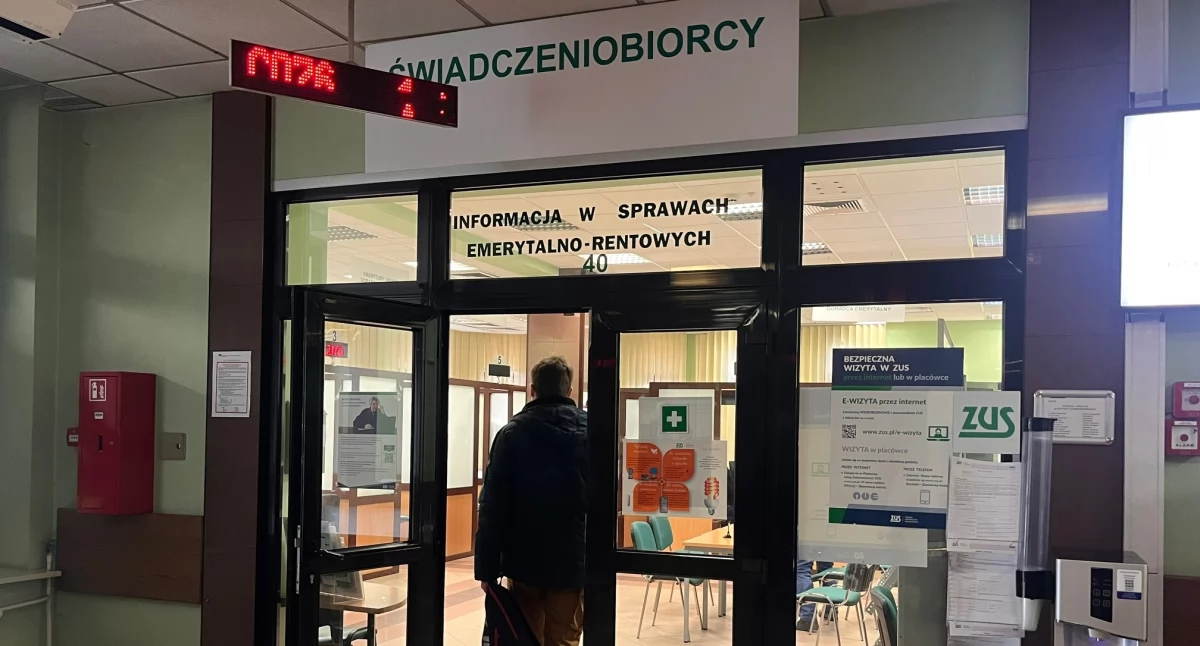 Życie miasta, informuje Dłuższa praca opłaca przyszłej emerytury - zdjęcie, fotografia