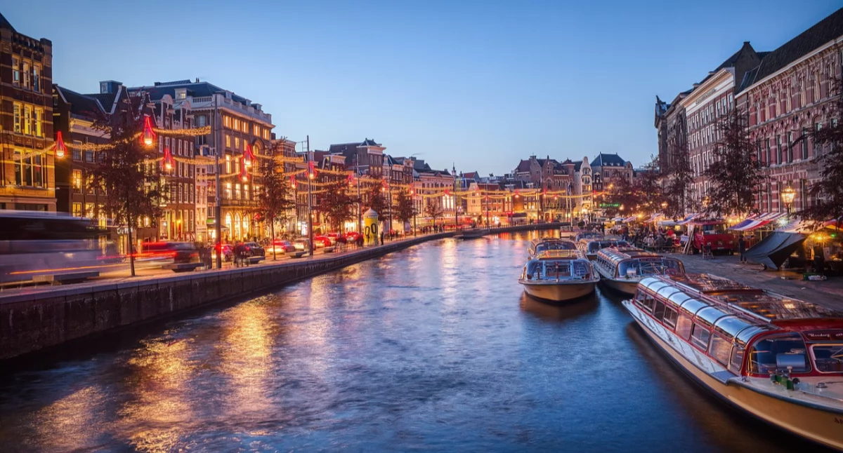 Kanał w Amsterdamie