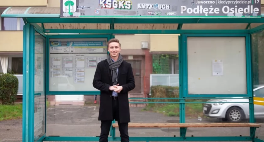 Przemysław Kawka to najmłodszy radny Jaworzna. W rozmowie z Patrycją Koprzak mówi o edukacji, braku mieszkań i potrzebie inwestowania w młodych mieszkańców miasta Fot. Patrycja Koprzak 