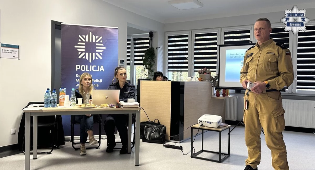 Życie miasta, trosce bezpieczeństwo seniorów debata społeczna Jaworznie - zdjęcie, fotografia