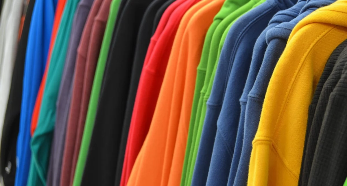 Informator / Materiały zewnętrzne , Dlaczego warto wybrać hurtownię odzieży używanej - zdjęcie, fotografia