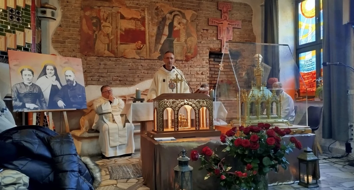 Światowe Dni Ubogich we Wspólnocie Betlejem - relikwie św. Teresy z Lisieux oraz św. Zelii i św. Ludwika Martin