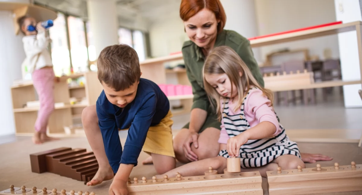 Informator / Materiały zewnętrzne , Metoda Montessori pracy Poznaj który zmienia spojrzenie wychowanie - zdjęcie, fotografia