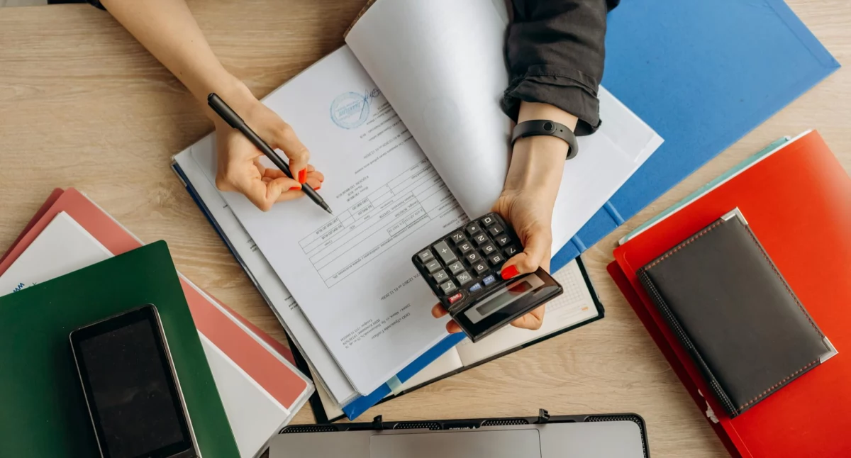 Informator / Materiały zewnętrzne , rozsądnie porównywać kredyty Praktyczny poradnik osób planujących ważne wydatki - zdjęcie, fotografia