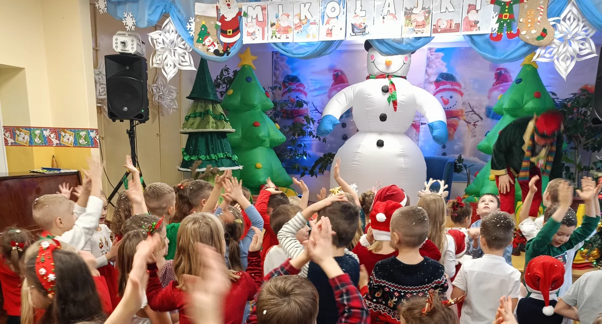 Życie miasta, Spotkanie świętym Mikołajem Przedszkolu Miejskim - zdjęcie, fotografia