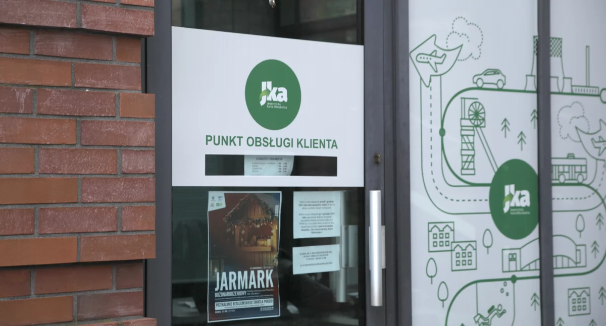 Obok siedziby głównej biblioteki miejskiej mieści się jeden z punktów, w którym można wyrobić jaworznicką kartę miejską. Fot. Patrycja Koprzak