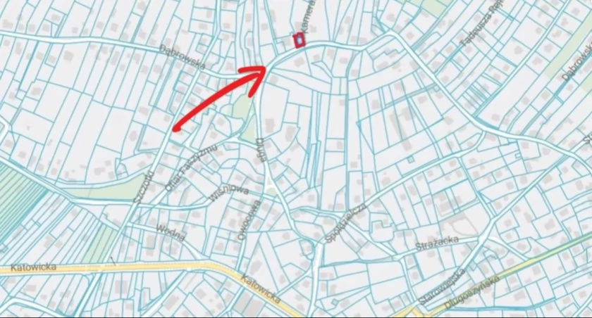 Działka, na której miałby stanąć maszt telefonii komórkowej w dzielnicy Dąbrowa Narodowa.