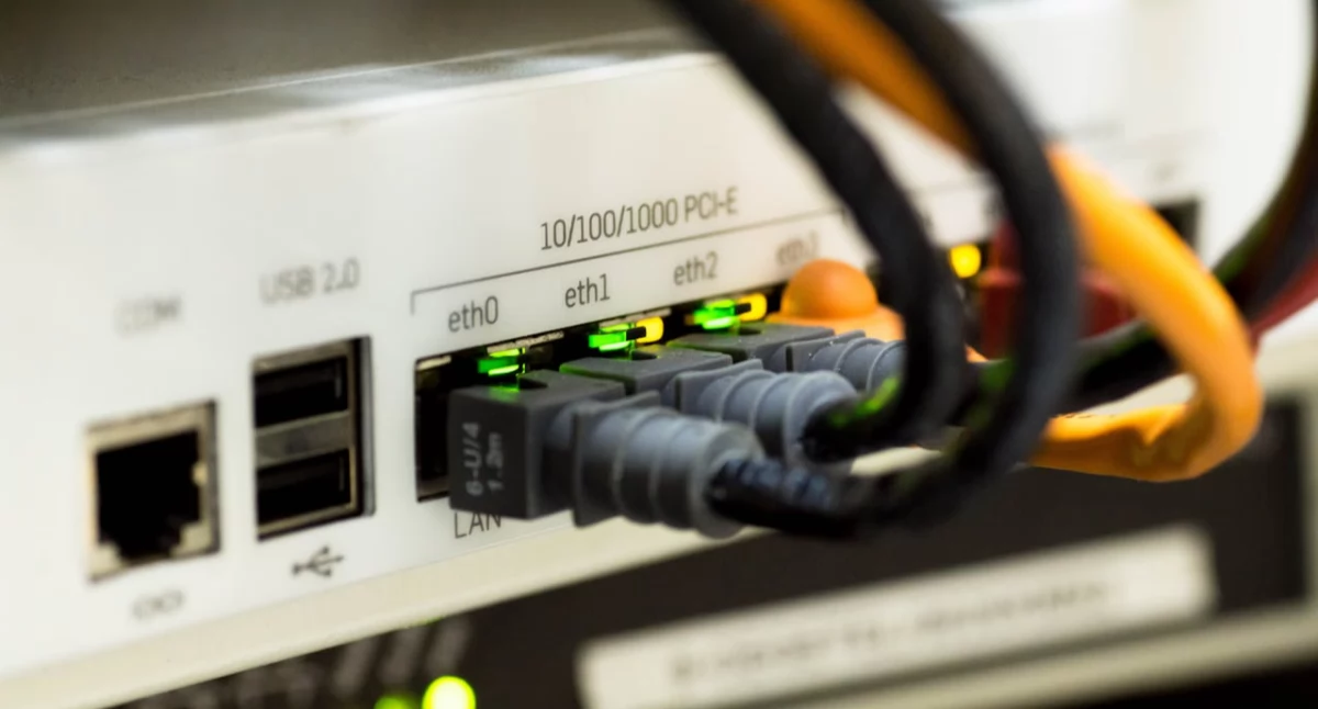 Informator / Materiały zewnętrzne , Światłowody działają Zasady funkcjonowania podstaw - zdjęcie, fotografia