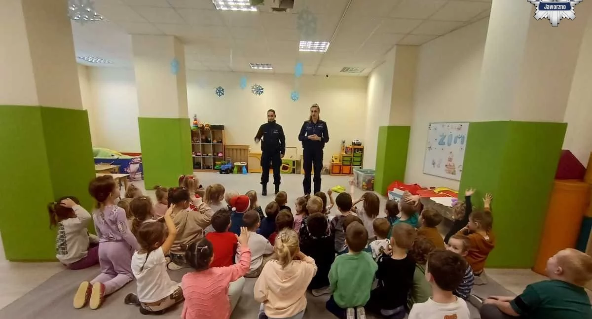 Życie miasta, Profilaktyczne spotkanie policji najmłodszymi mieszkańcami Jaworzna - zdjęcie, fotografia