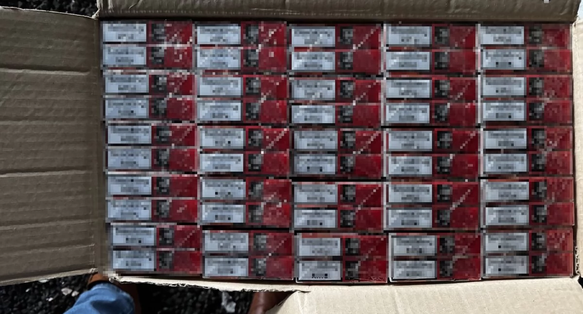 Komunikaty Policja, Blisko pół miliona papierosów akcyzy przejętych przez policjantów trafią rynek - zdjęcie, fotografia