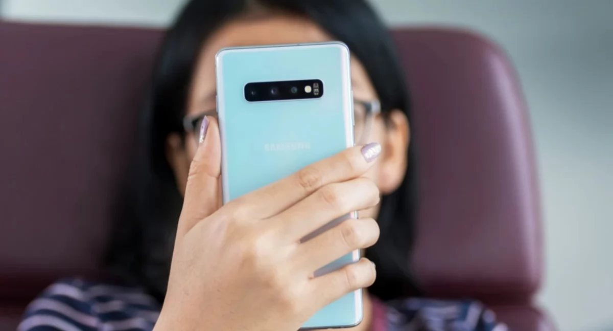 Życie miasta, Zapowiadana opłata smartfonów wejdzie życie stycznia - zdjęcie, fotografia