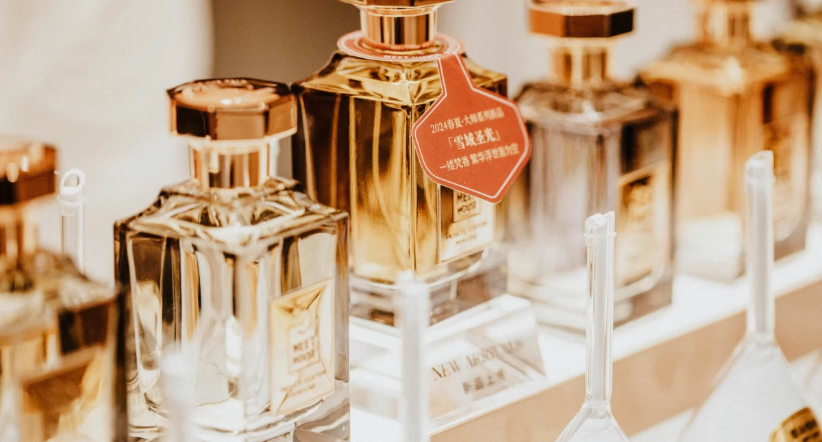 Informator / Materiały zewnętrzne , Perfumy unisex różnią damskich męskich - zdjęcie, fotografia