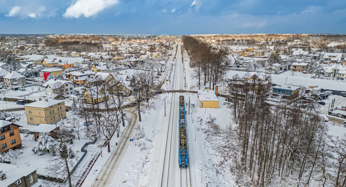 Utrudnienia na torach. Sprawdź komunikaty Kolei Śląskich. Ilustracja: Koleje Śląskie