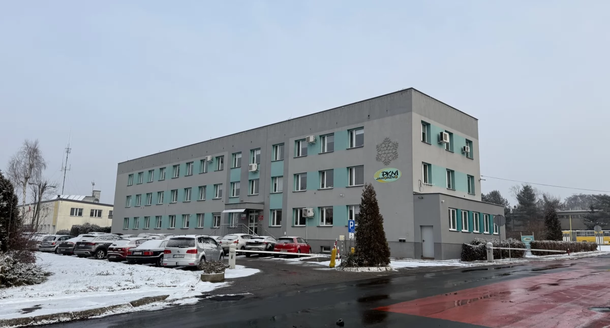 Z budynku PKM Jaworzno zdemontowano maszt telefonii komórkowej