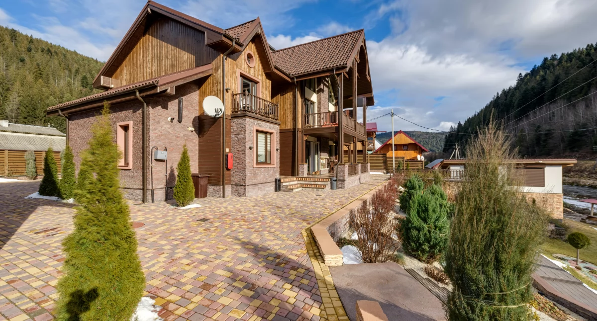 Informator / Materiały zewnętrzne , zwrócić uwagę wyborze kostki brukowej - zdjęcie, fotografia