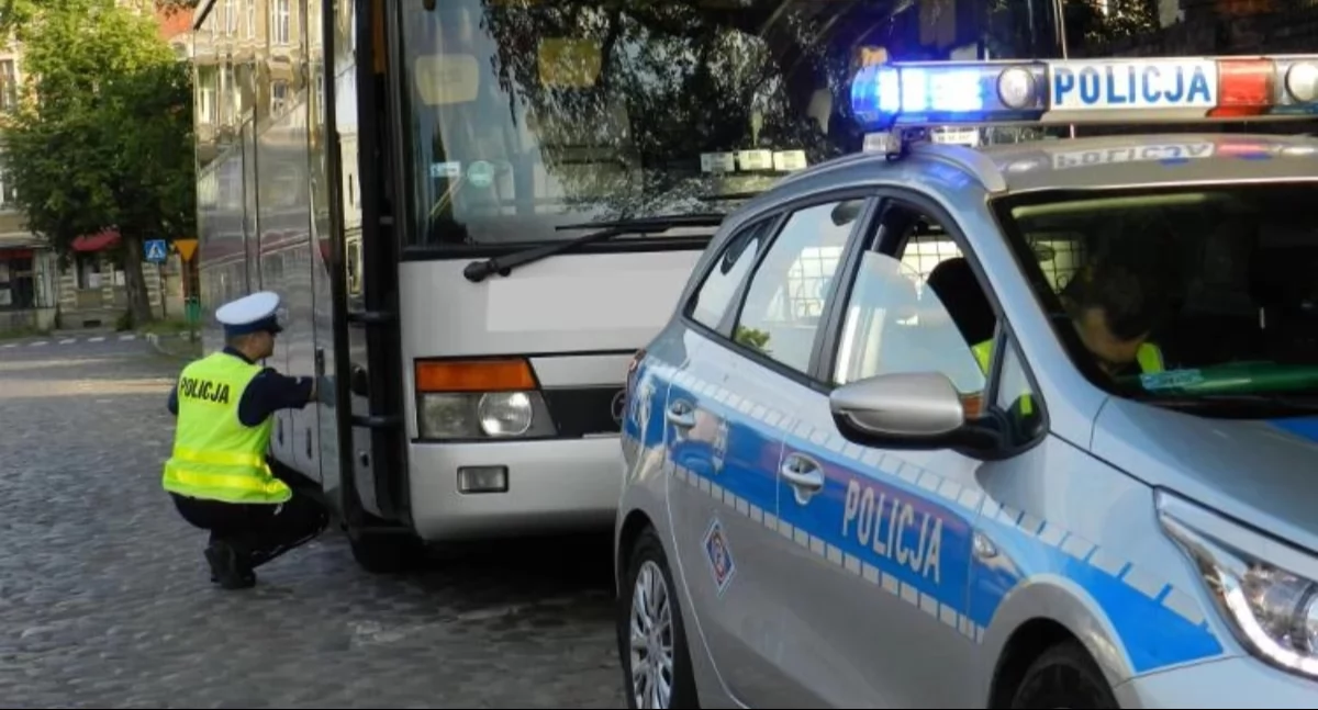 Komunikaty Policja, Kontrole autokarów ferie zimowe - zdjęcie, fotografia