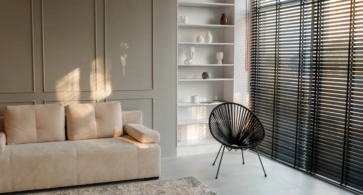 Informator / Materiały zewnętrzne , Żaluzje współczesnych aranżacjach funkcjonalność która wraca łask - zdjęcie, fotografia