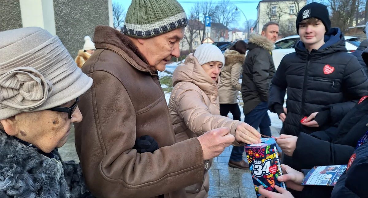 WOŚP, Finał WOŚP wolontariusze akcji - zdjęcie, fotografia