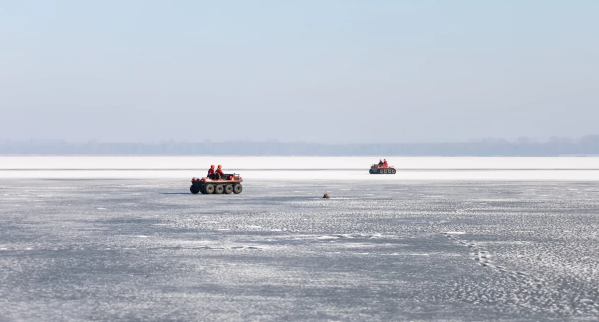 Ludzie, Kosmiczny krajobraz zalewem Dziećkowice obiektywie Light - zdjęcie, fotografia