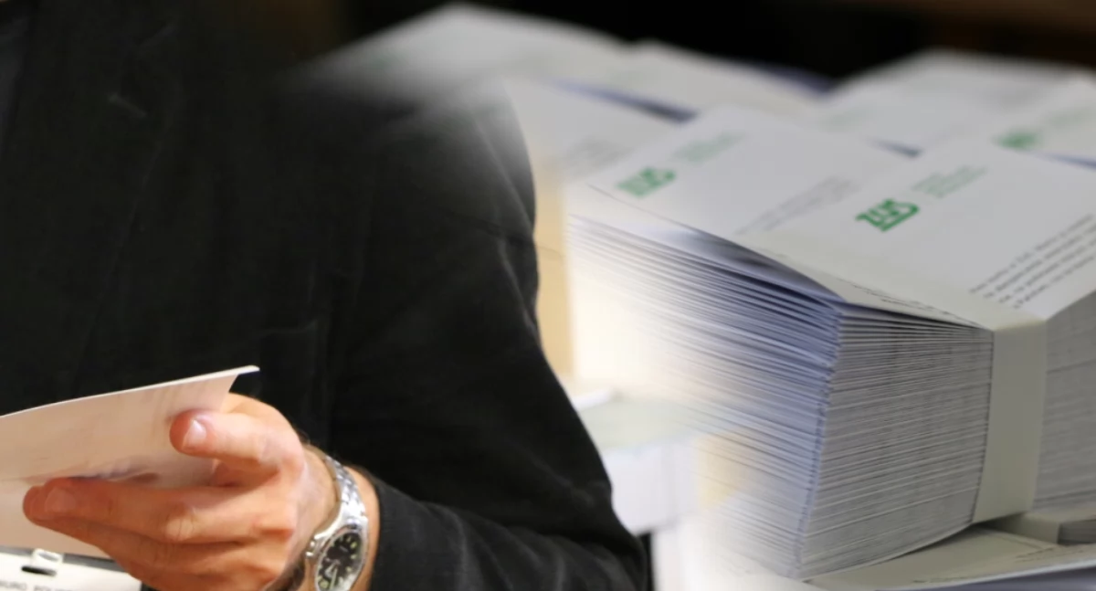 Życie miasta, wysyła deklaracje - zdjęcie, fotografia