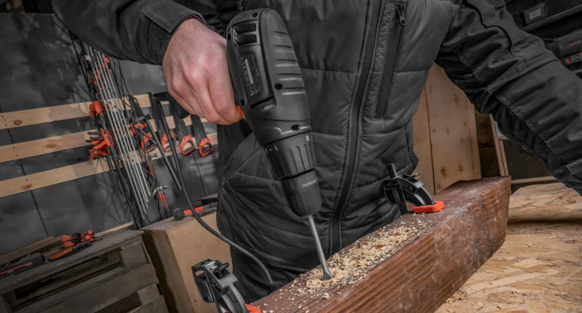 Informator / Materiały zewnętrzne , bezpiecznie pracować wiertarko wkrętarką - zdjęcie, fotografia