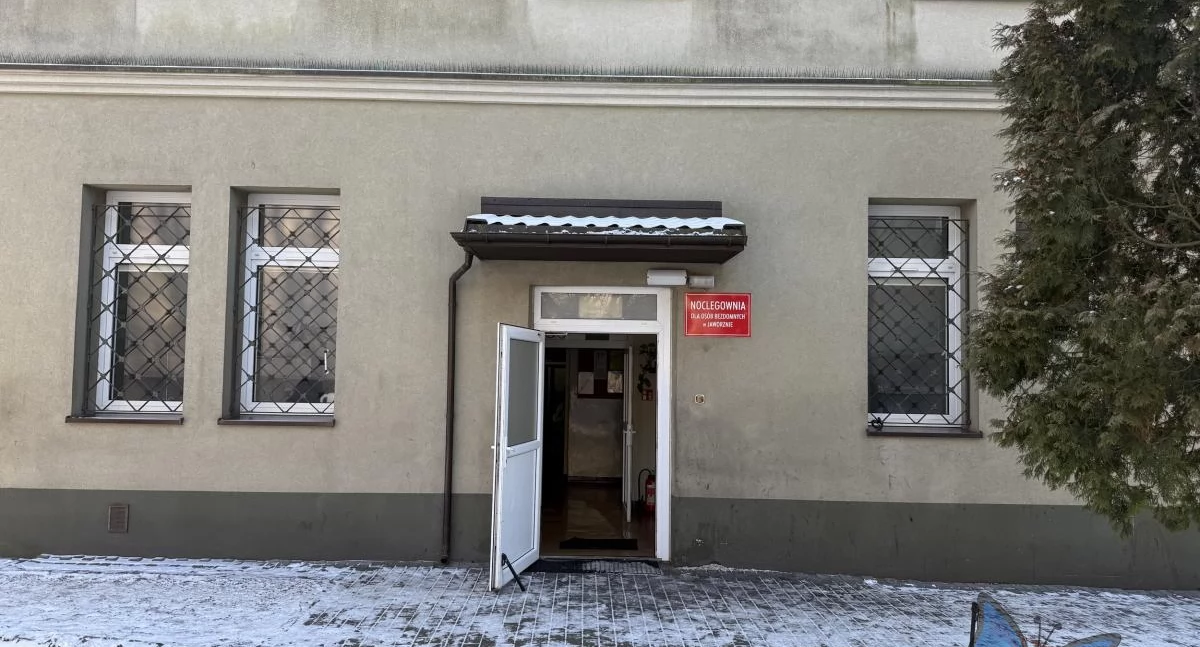 Życie miasta, Powrót mrozów zwiększa zagrożenie osób bezdomnych reagować gdzie szukać pomocy - zdjęcie, fotografia