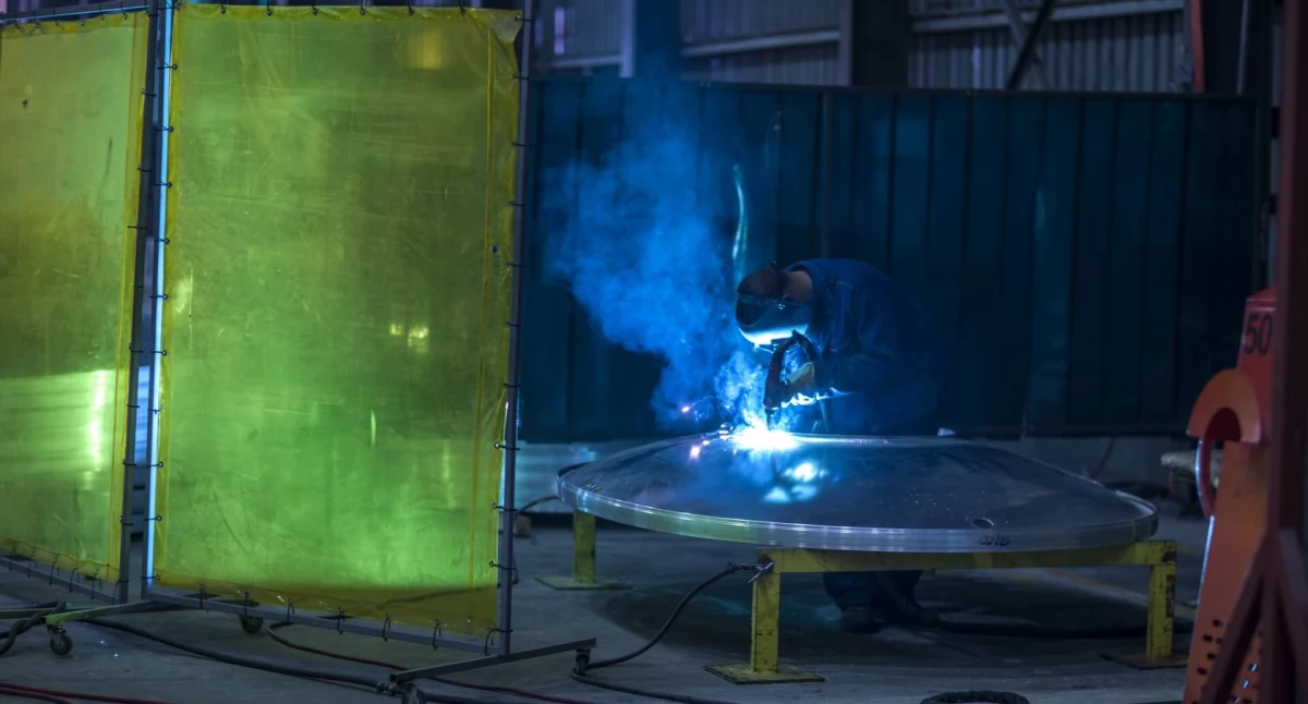 Informator / Materiały zewnętrzne , warto używać kurtyny spawalniczej - zdjęcie, fotografia