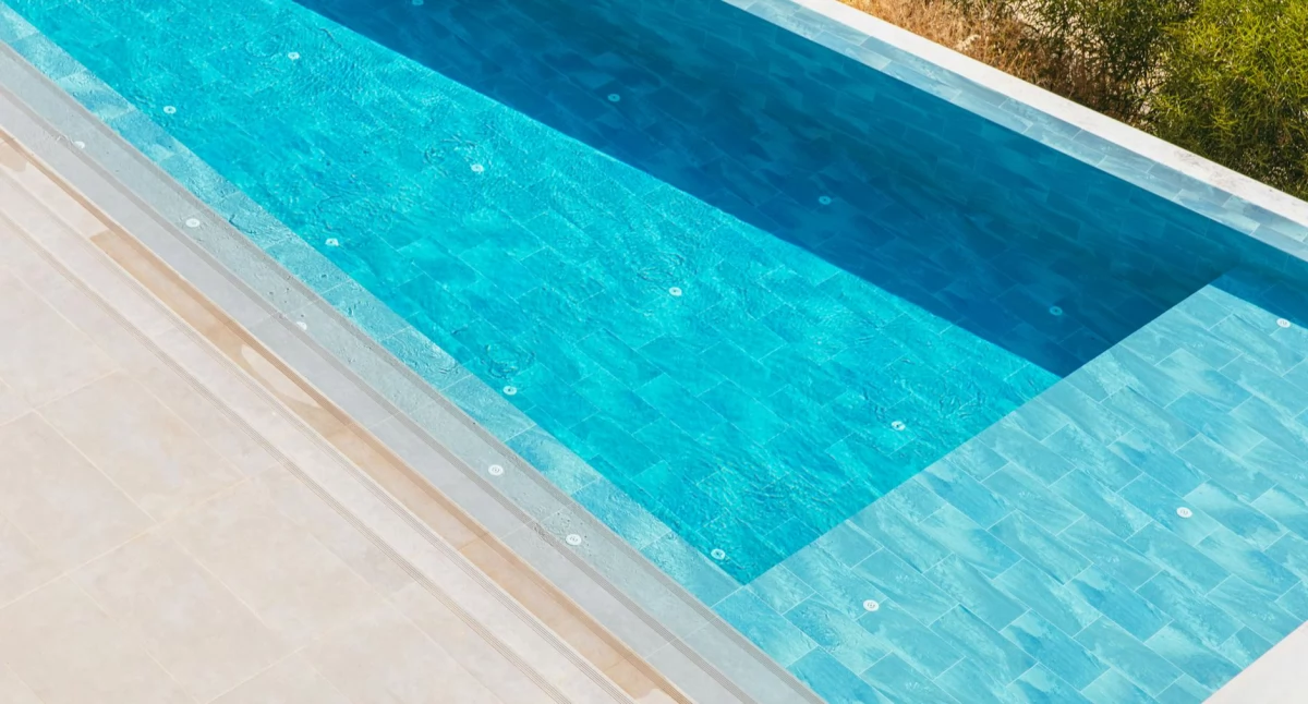 Informator / Materiały zewnętrzne , Basen ogrodzie jakie rozwiązania naprawdę oszczędzają - zdjęcie, fotografia