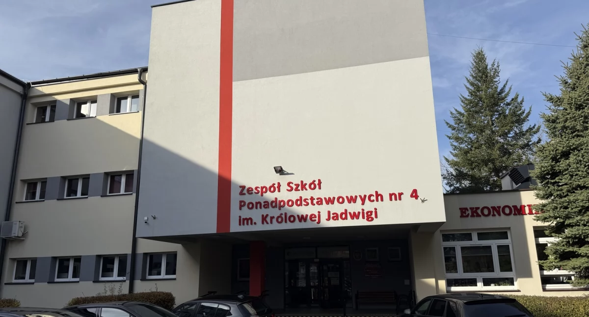 Zespół Szkół Ponadpodstawowych nr 4, gdzie mieści się Technikum nr 4
