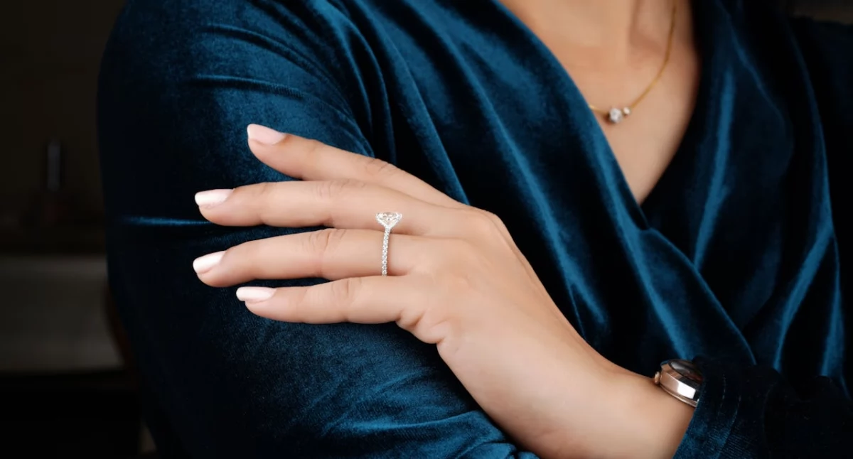 Informator / Materiały zewnętrzne , Biżuteria ważne okazje dobrać dodatki stylizacji - zdjęcie, fotografia