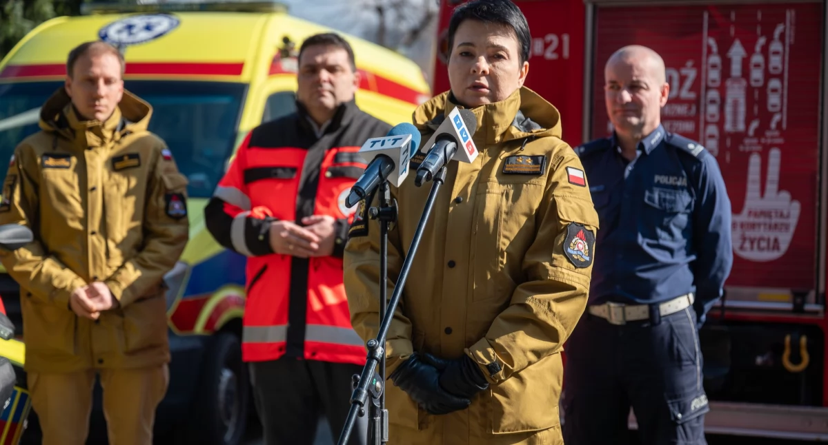 Służby apelują o tworzenie korytarza życia, który ułatwia im dojazd na miejsce wypadku. Fot. KWP w Katowicach