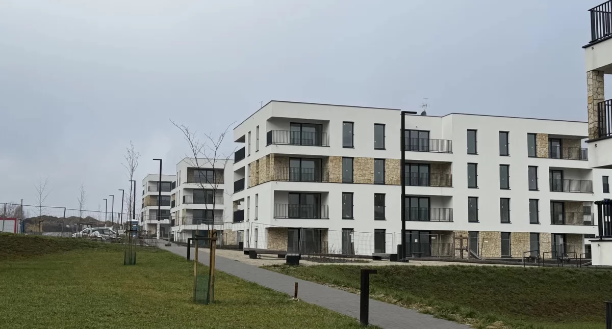 Życie miasta, Pierwsze mieszkania etapu Osiedla Skałka przekazane lokatorzy odebrali klucze - zdjęcie, fotografia