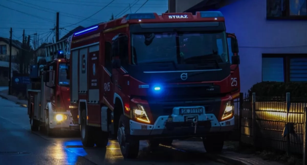 Komunikaty Policja, Czujka uratowała rodzinę przed tragedią osoby zatruły czadem Jaworznie - zdjęcie, fotografia