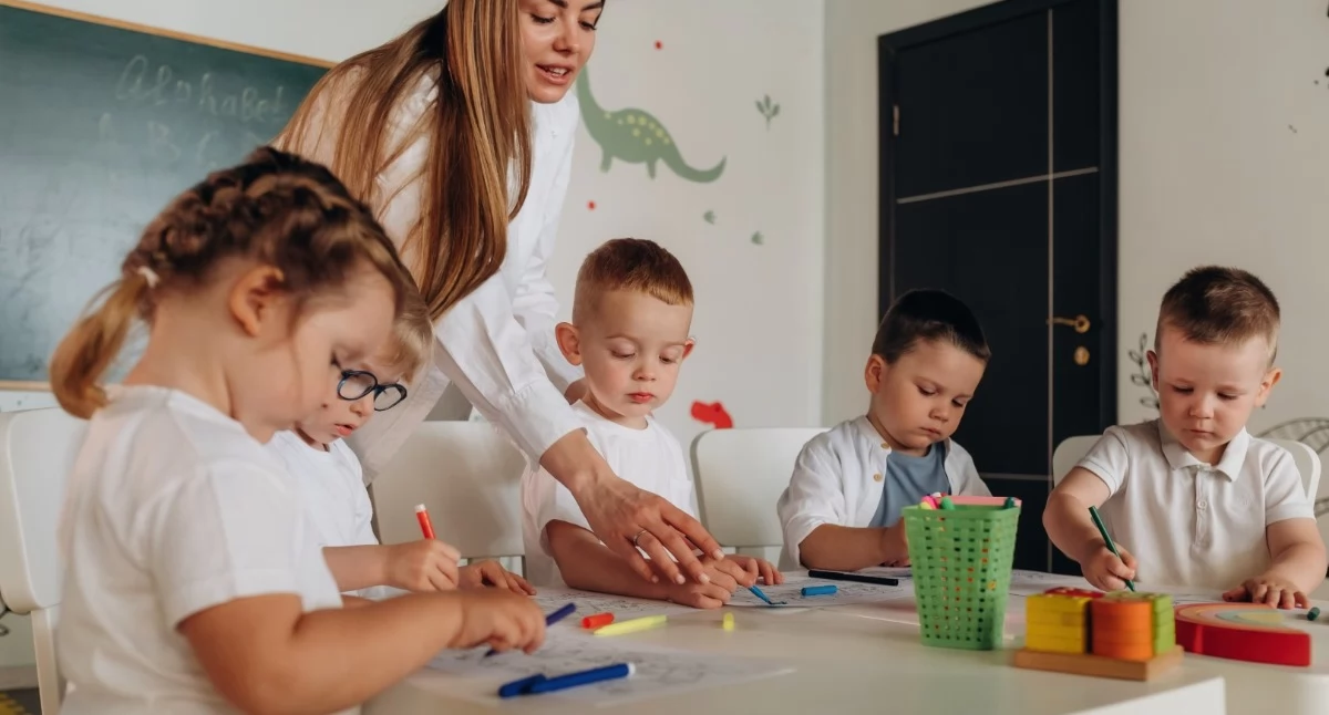 Informator / Materiały zewnętrzne , wygląda praca żłobku zrobić zdobyć odpowiednie kwalifikacje - zdjęcie, fotografia