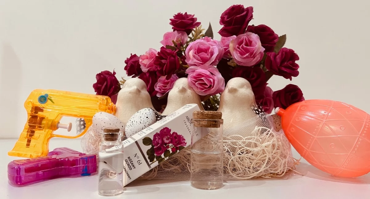 Ludzie, Perfumy różane Śmigus Dyngus Pamiętacie zwyczaj - zdjęcie, fotografia