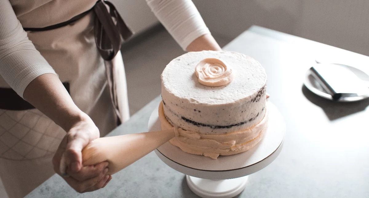 Informator / Materiały zewnętrzne , tortu musisz pamiętać żeby dekoracja naprawdę udała - zdjęcie, fotografia