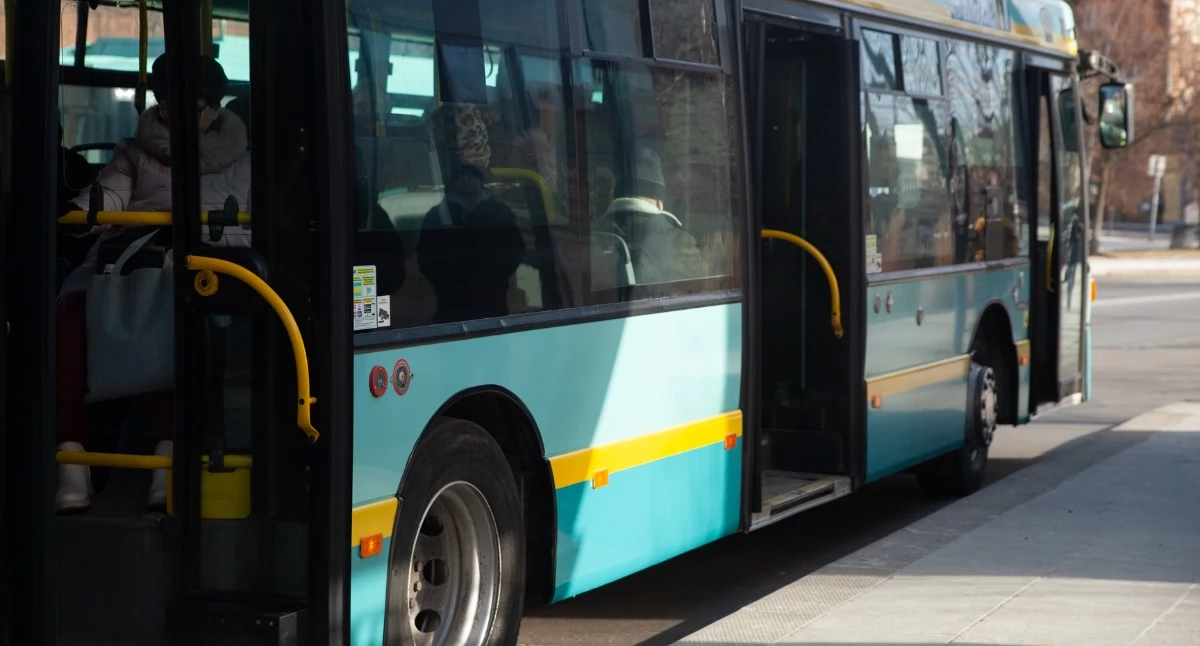 Autobus PKM Jaworzno na przystanku Centrum. Fot. Patrycja Koprzak