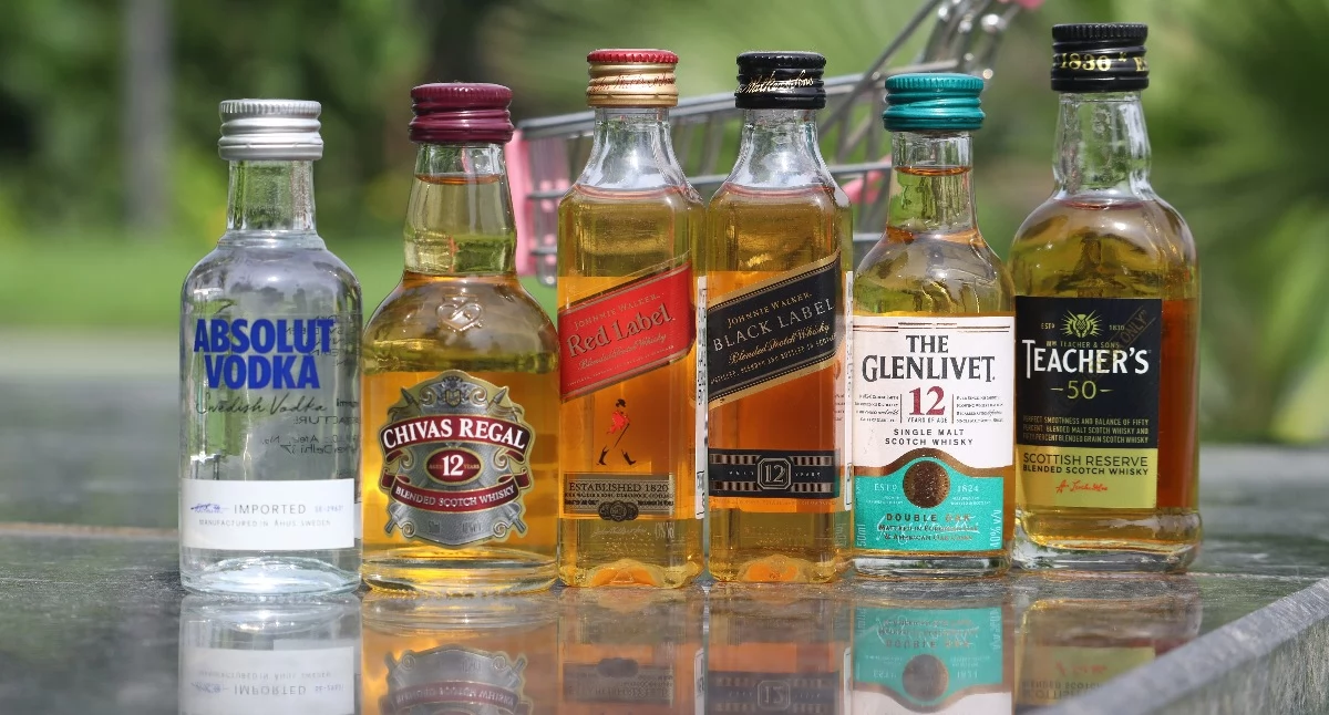 Informacje, Małpka alkohol udział rynku definicja pojemność - zdjęcie, fotografia