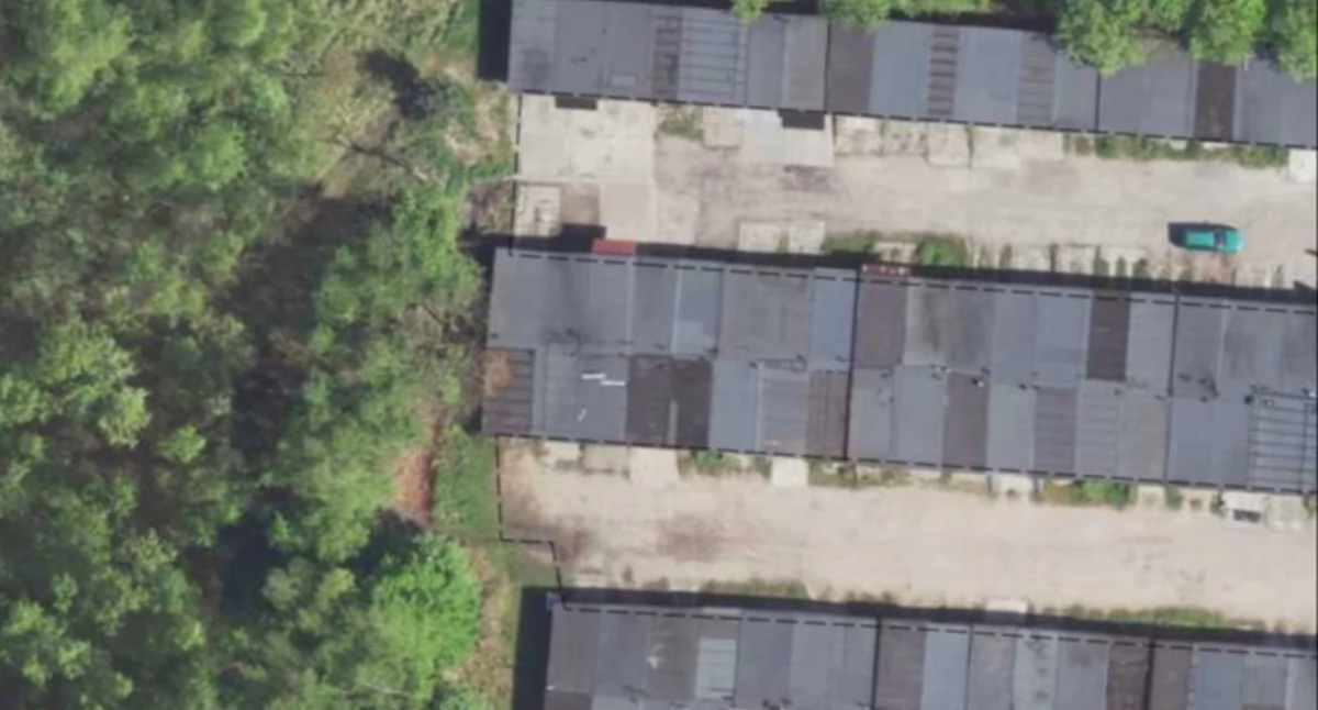 Życie miasta, Miasto Jaworzno wystawia sprzedaż garaż - zdjęcie, fotografia