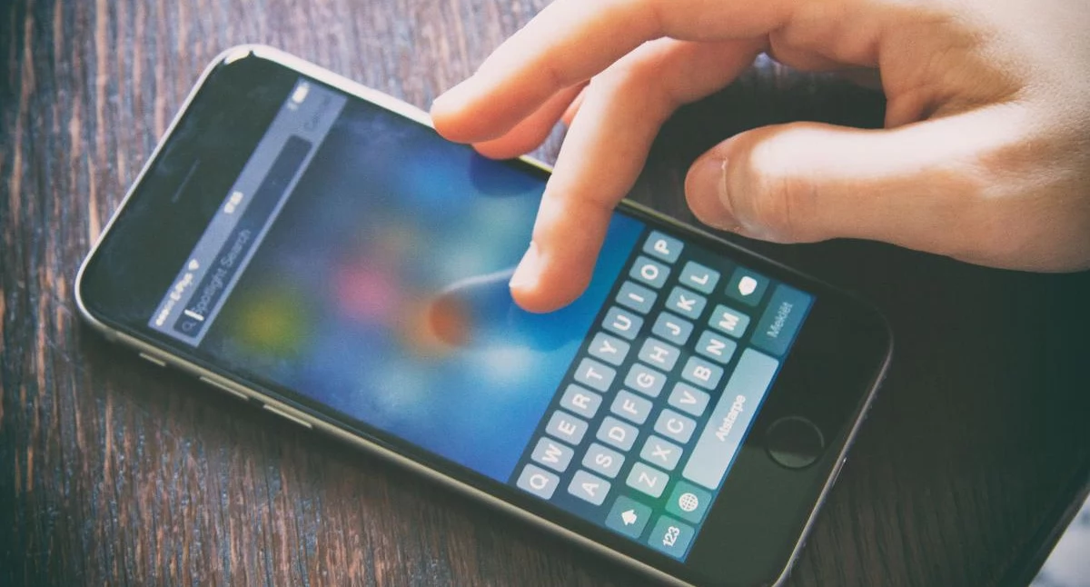 Życie miasta, Zakaz telefonów szkołach Rząd wprowadza zasady - zdjęcie, fotografia