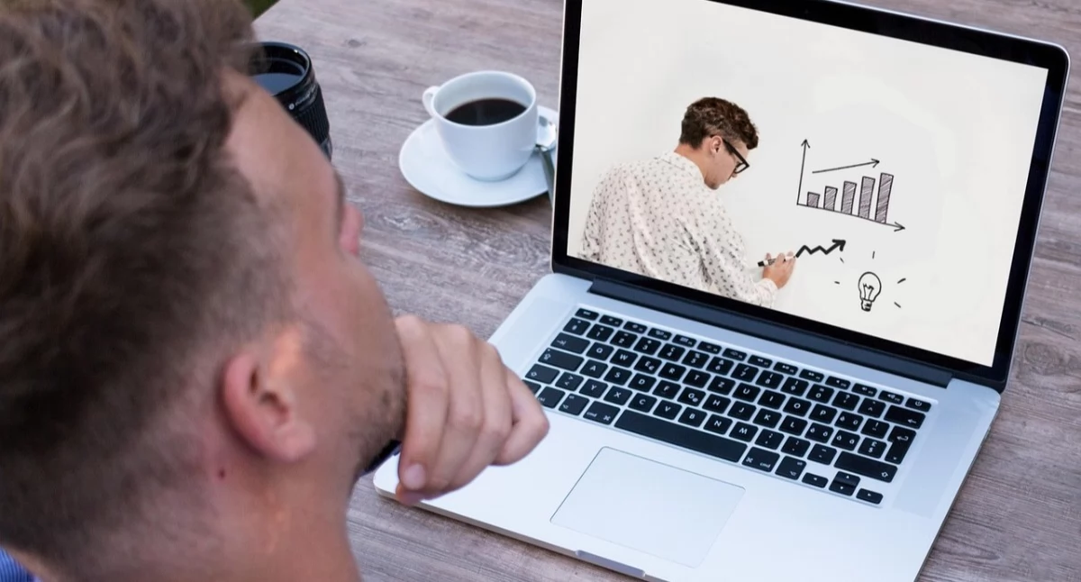 Informator / Materiały zewnętrzne , szkolenia online naprawdę pomagają rozwoju kariery - zdjęcie, fotografia