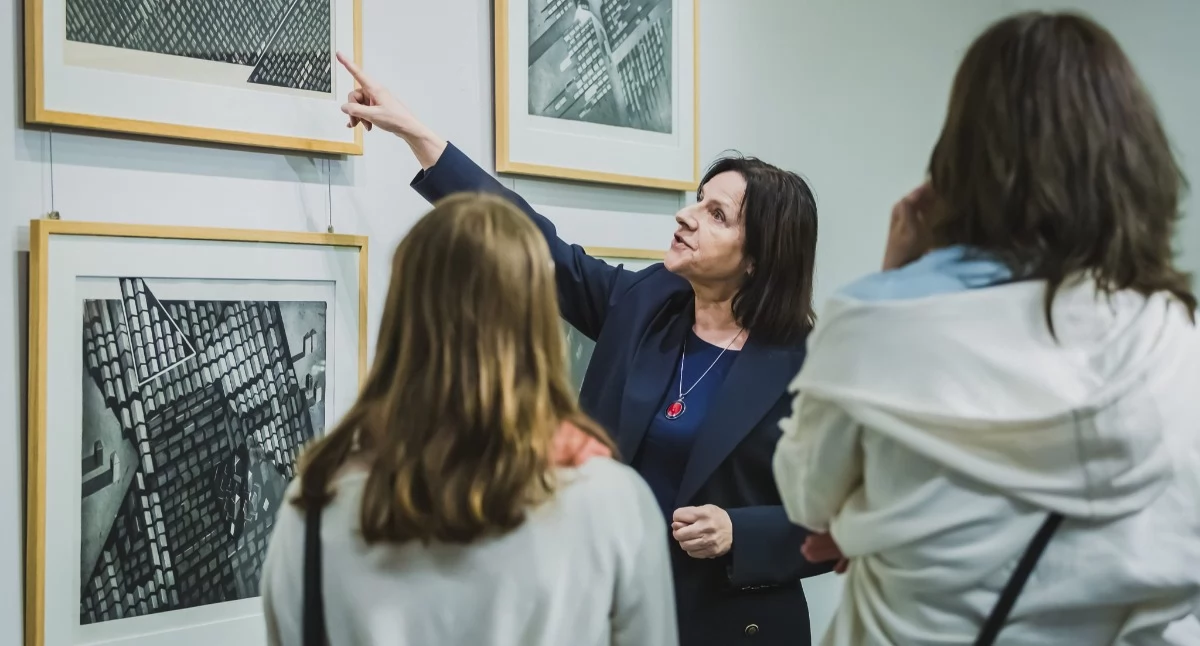 Kącik kulturalny, Agnieszka Dutka swoich pracach umowne miasta ptaka - zdjęcie, fotografia