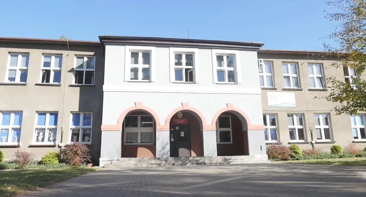 Radni podjęli decyzję o zamiarze likwidacji filii miejskiej biblioteki, która mieści się w SP 19 w Jaworznie w dzielnicy Jeziorki. Ma to umożliwić powrót przedszkola do tej dzielnicy i pomóc utrzymać szkołę. Fot. Weronika Palka
