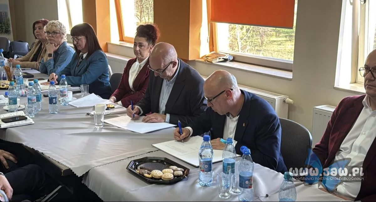 Prezydent Jaworzna Paweł Silbert oraz prezydent Mysłowic Dariusz Wójtowicz podpisali list intencyjny rozpoczynający współprace szpitali w Jaworznie i Mysłowicach