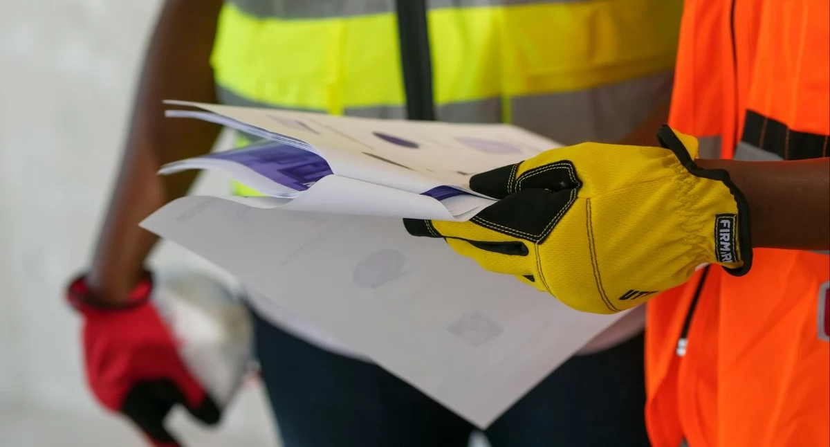 Informator / Materiały zewnętrzne , dobrać odzież ochronną rodzaje normy praktyczne porady - zdjęcie, fotografia