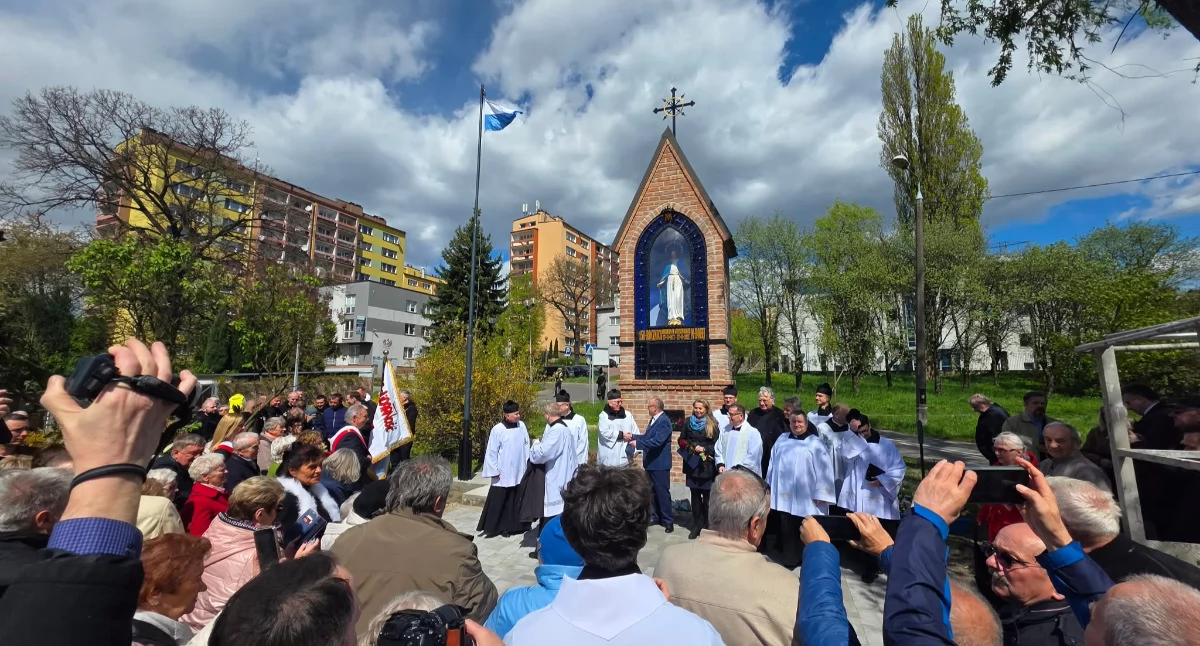 Życie miasta, Kapliczka gietrzwałdzka Jaworznie uroczyście poświęcona - zdjęcie, fotografia